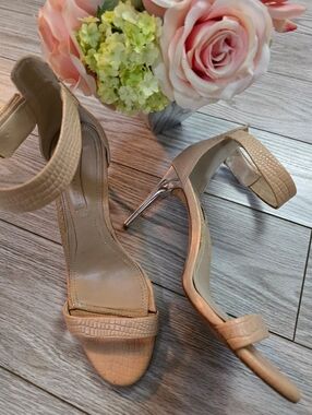 BCBGMAXAZRIA Nude Croc Embossed Leather Heels Size 8M Stiletto Sandals